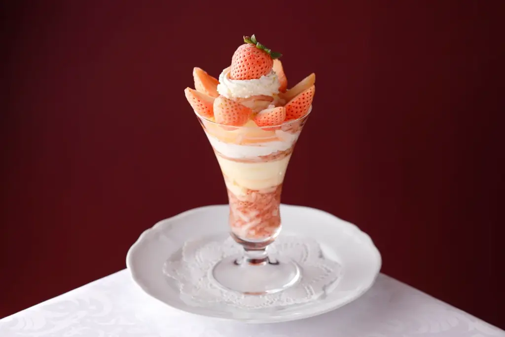 「資生堂パーラー 銀座本店サロン・ド・カフェ」　春めく3月、苺が主役の限定パフェなどを展開 画像 3