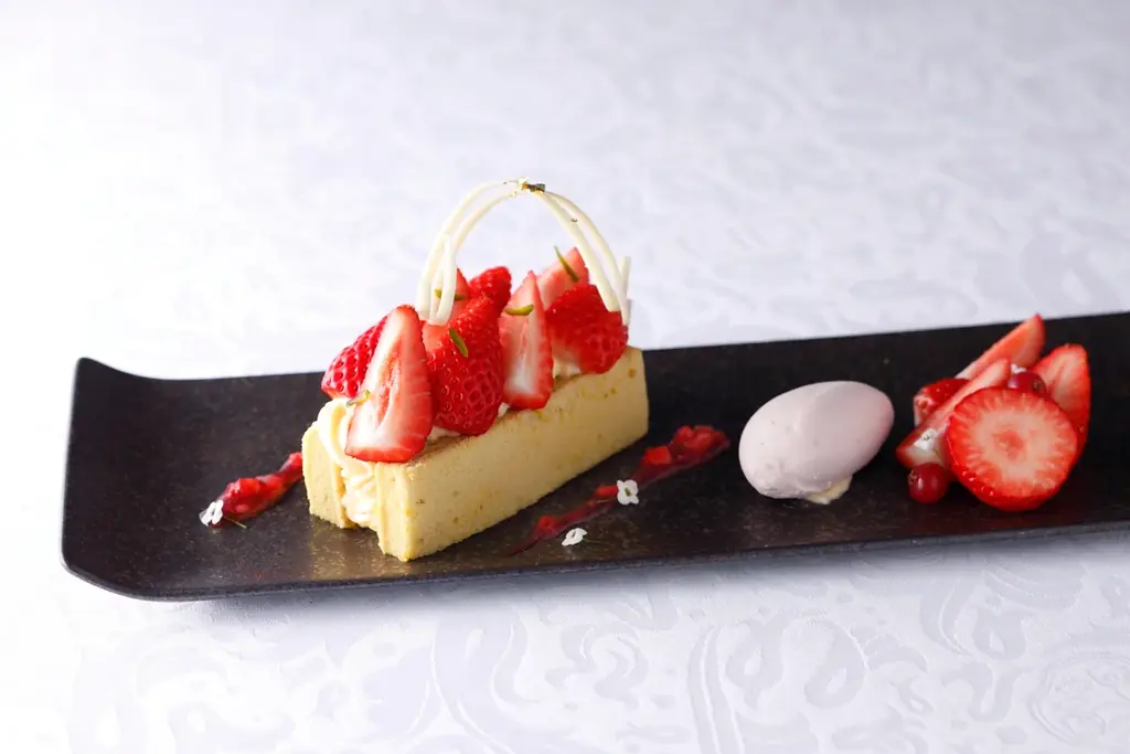 「資生堂パーラー 銀座本店サロン・ド・カフェ」　春めく3月、苺が主役の限定パフェなどを展開 画像 6