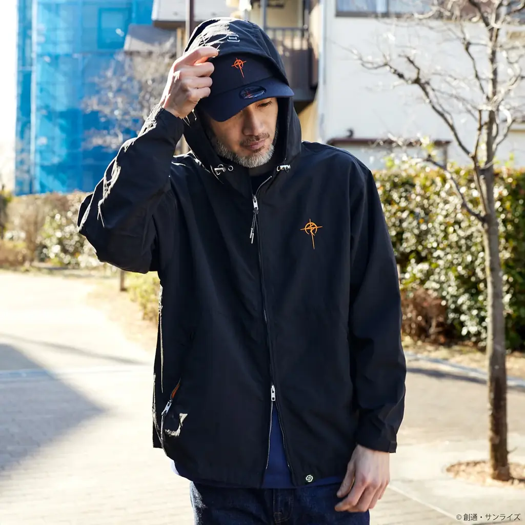 『機動戦士ガンダム 閃光のハサウェイ キルケーの魔女』、『機動戦士ガンダム 逆襲のシャア』より、ナイロンパーカーが登場！ 画像 2