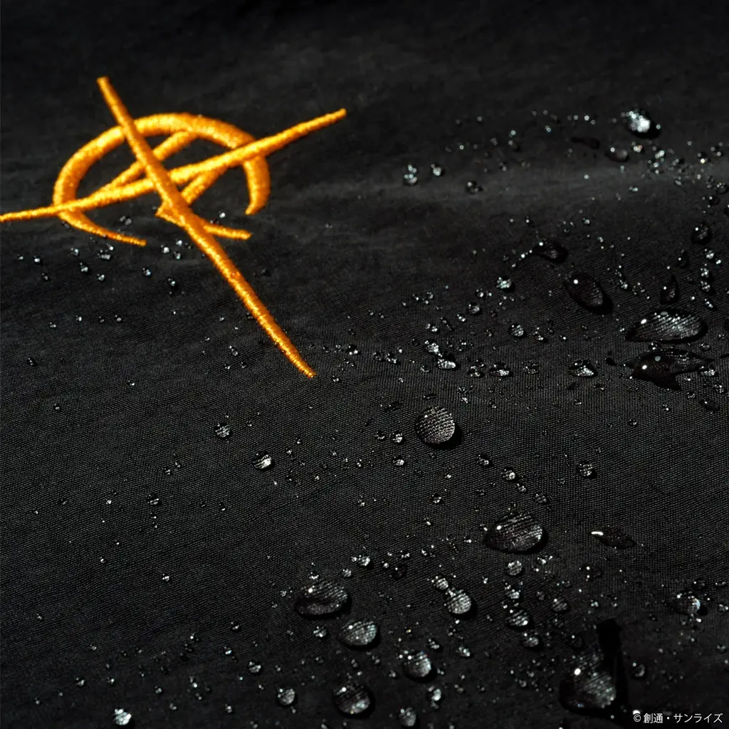 『機動戦士ガンダム 閃光のハサウェイ キルケーの魔女』、『機動戦士ガンダム 逆襲のシャア』より、ナイロンパーカーが登場！ 画像 5