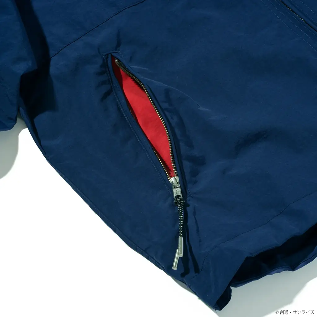 『機動戦士ガンダム 閃光のハサウェイ キルケーの魔女』、『機動戦士ガンダム 逆襲のシャア』より、ナイロンパーカーが登場！ 画像 8