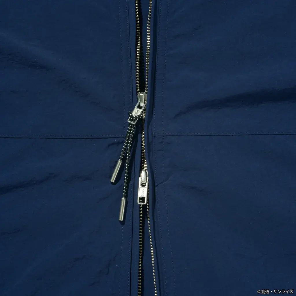 『機動戦士ガンダム 閃光のハサウェイ キルケーの魔女』、『機動戦士ガンダム 逆襲のシャア』より、ナイロンパーカーが登場！ 画像 9