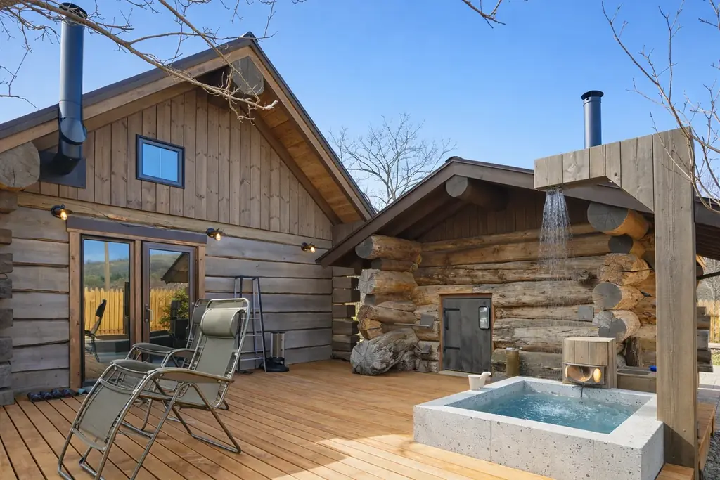 水沼ヴィレッジに薪サウナ付プレミアムログコテージ誕生