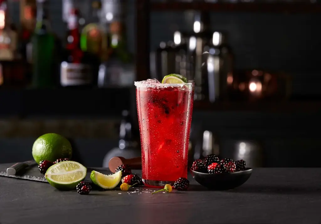 【TGI フライデーズ】Celebrate International Margarita Day! 寒さも気分も一気に上がるフライデーズ流 “陽気なマルガリータの日“ が開幕！ 画像 3