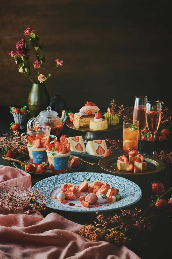 神戸を一望する絶景テラスやラグジュアリーなカフェで「苺づくし」のオリジナルメニューを堪能。山上リゾート「神戸布引ハーブ園」で苺フェア「Strawberry Selection」を5/31まで開催中！ 画像 1