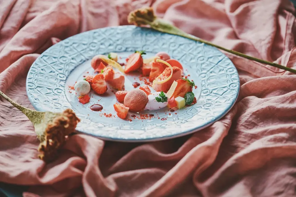 神戸を一望する絶景テラスやラグジュアリーなカフェで「苺づくし」のオリジナルメニューを堪能。山上リゾート「神戸布引ハーブ園」で苺フェア「Strawberry Selection」を5/31まで開催中！ 画像 4