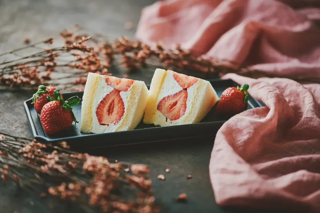 神戸を一望する絶景テラスやラグジュアリーなカフェで「苺づくし」のオリジナルメニューを堪能。山上リゾート「神戸布引ハーブ園」で苺フェア「Strawberry Selection」を5/31まで開催中！ 画像 5