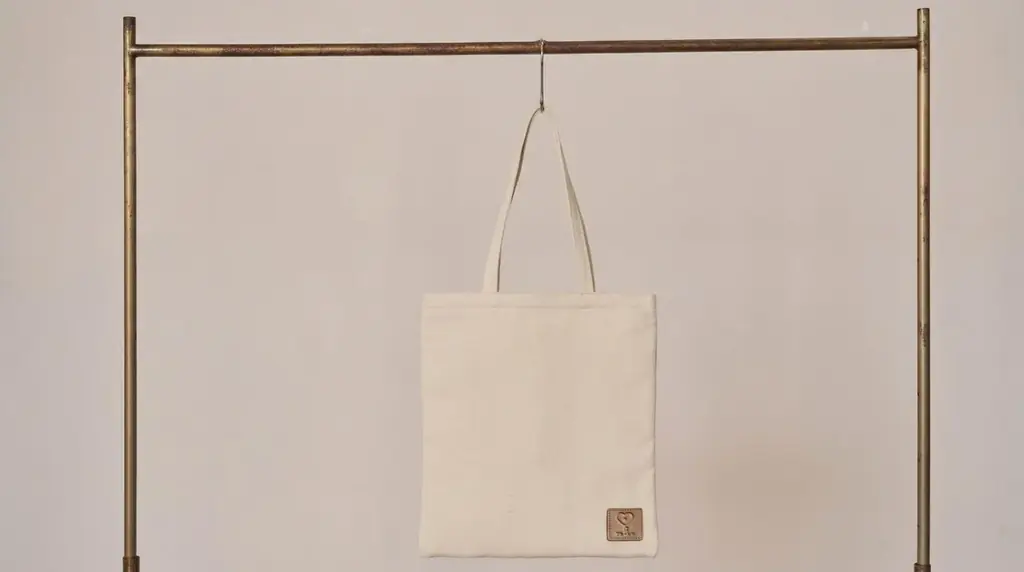 【整理収納アドバイザー梶ヶ谷陽子プロデュース】荷物を入れても“太らない”未来の「四次元トート」がMakuakeに登場！「裏返せば壁掛け収納」になる2in1の革新。 画像 12