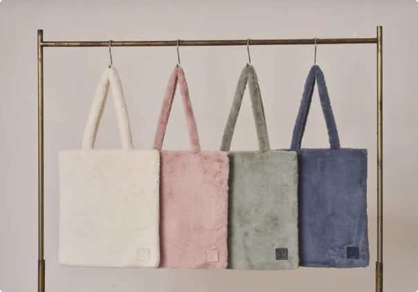 【整理収納アドバイザー梶ヶ谷陽子プロデュース】荷物を入れても“太らない”未来の「四次元トート」がMakuakeに登場！「裏返せば壁掛け収納」になる2in1の革新。 画像 8