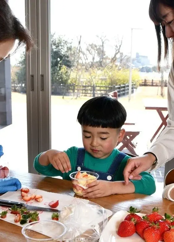 【福岡県大木町】自分で収穫した苺が主役の特別なパティシエ体験。摘みたて「あまおう」とこだわりの生クリームが織りなす４日間限定イベント、2026年3月28日より開催 画像 2