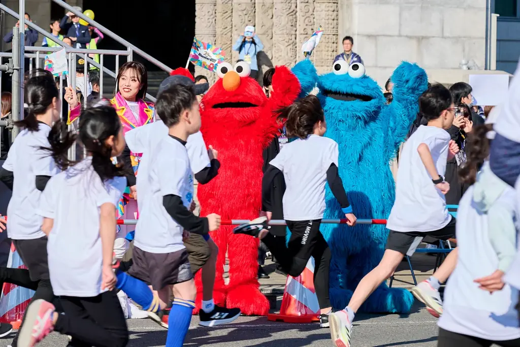 ２５年分のエンターテイメントの力で、地元大阪を盛り上げる！ユニバーサル・スタジオ・ジャパンが「大阪マラソン２０２６」のランナーを全力激励！ 画像 3