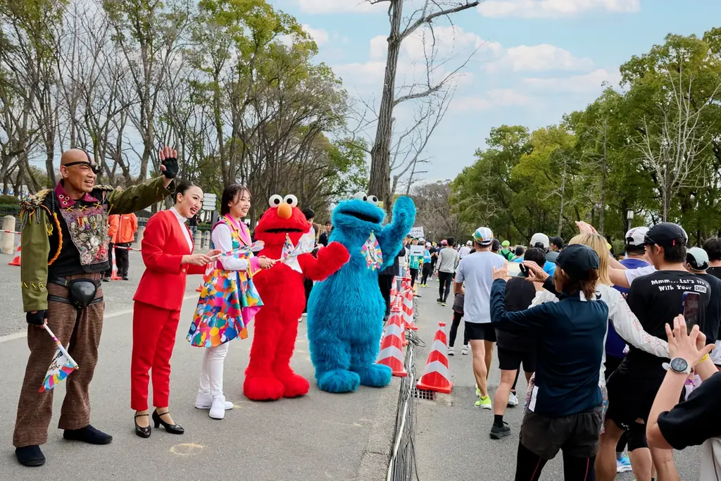 ２５年分のエンターテイメントの力で、地元大阪を盛り上げる！ユニバーサル・スタジオ・ジャパンが「大阪マラソン２０２６」のランナーを全力激励！ 画像 7
