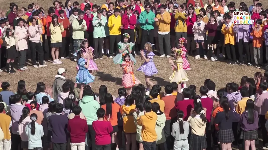 「果汁グミ　推し味フルーツミックス」新発売！ FRUITS ZIPPER、ファンと初共演で390人と“ミックスダンス”！ WEB動画「ミックスしあうと、私たちはも～っと輝く！」篇 公開！ 画像 12