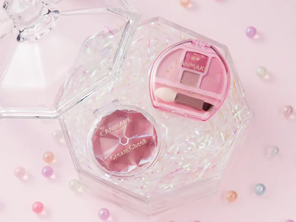 【キャンメイク】大人気アイテムに、キュンと甘酸っぱい“さくらんぼカラー”が仲間入り！見たまま高発色「クリームチーク」＆涙袋用アイシャドウ「プランぷくコーデアイズ」の新色を2026年2月下旬より発売 画像 1