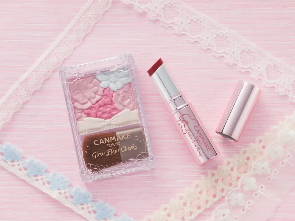 【キャンメイク】この春は、チークもルージュもキュンと甘酸っぱい“さくらんぼカラー”「グロウフルールチークス」＆「ラスターヴェールルージュ」から、チェリーな新色が登場！2026年2月下旬発売 画像 1