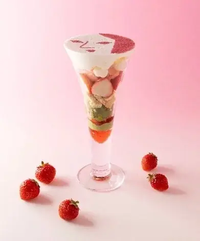 見た目も味も春キュン♡よーじやの大人気”顔パフェ”から「いちごパフェ～抹茶カスタード重ね～」が登場！ 画像 2