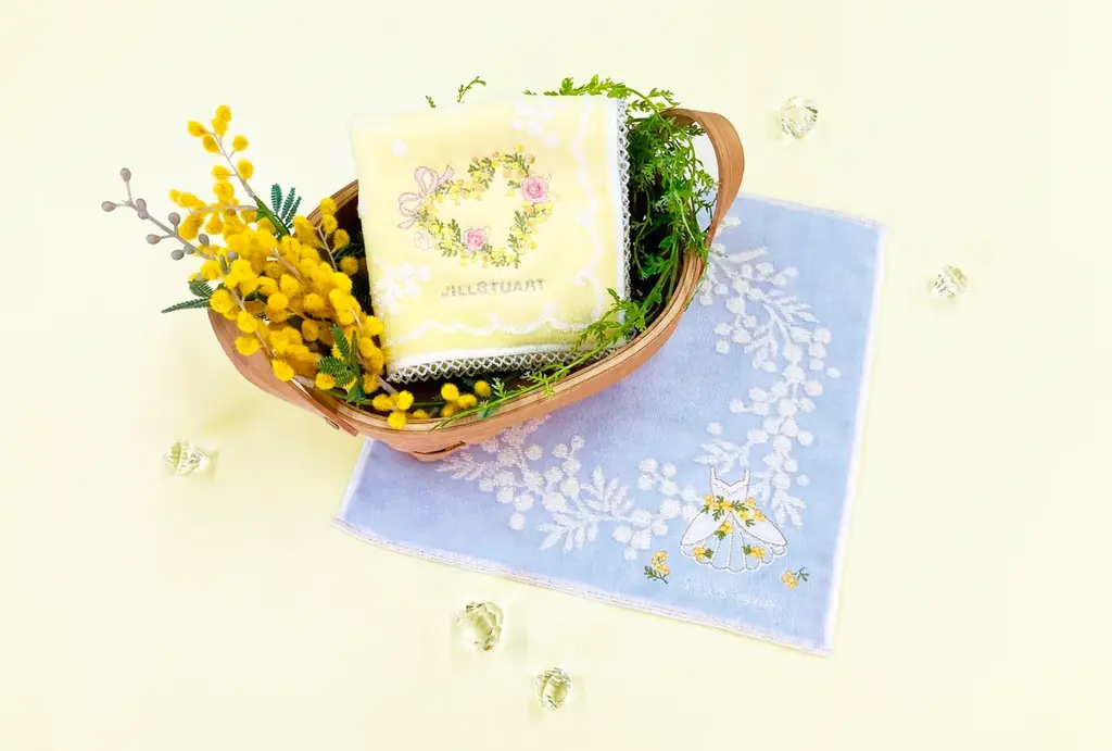 服飾雑貨メーカー川辺株式会社　「ジルスチュアート」「ローラ アシュレイ」より、ミモザ柄ハンカチアイテム新登場！ 画像 2