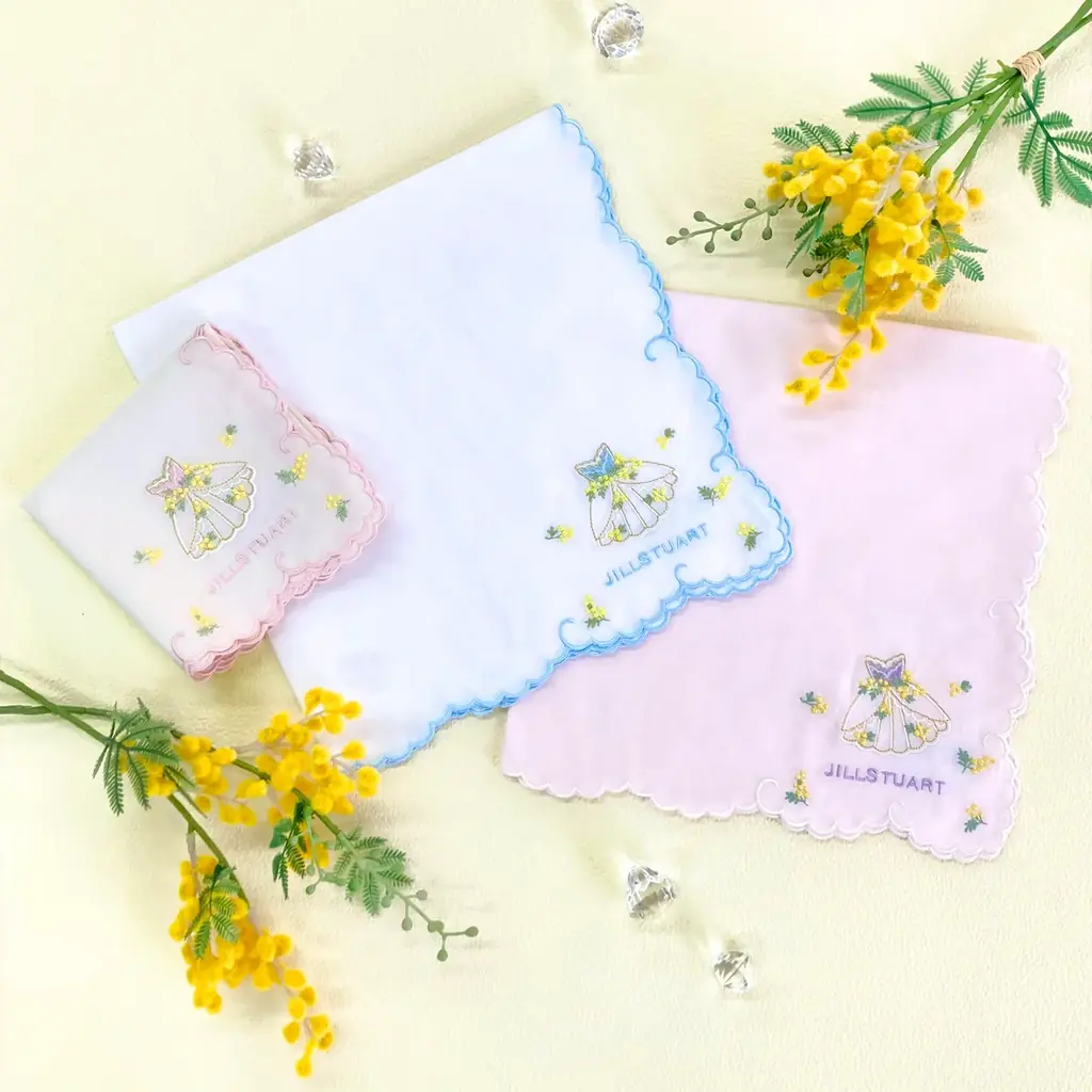 服飾雑貨メーカー川辺株式会社　「ジルスチュアート」「ローラ アシュレイ」より、ミモザ柄ハンカチアイテム新登場！ 画像 3