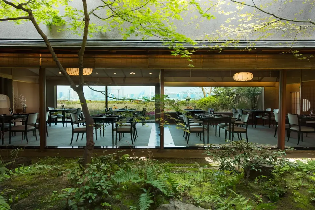 【ヒルトン東京お台場】日本料理「さくら」初開催　春限定 「和×いちご デザートビュッフェ」～日本庭園越しに望む東京湾の景色が彩るティータイム～ 画像 2