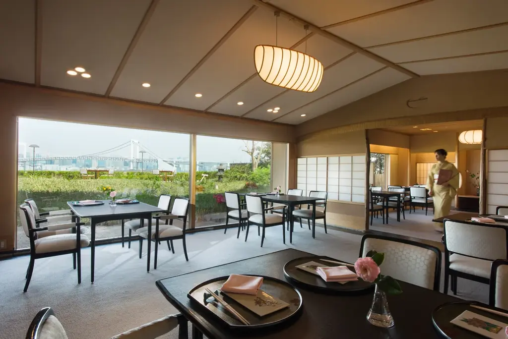 【ヒルトン東京お台場】日本料理「さくら」初開催　春限定 「和×いちご デザートビュッフェ」～日本庭園越しに望む東京湾の景色が彩るティータイム～ 画像 3