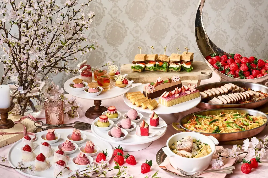 3/10開始｜リッツ大阪の桜と苺の春メニュー