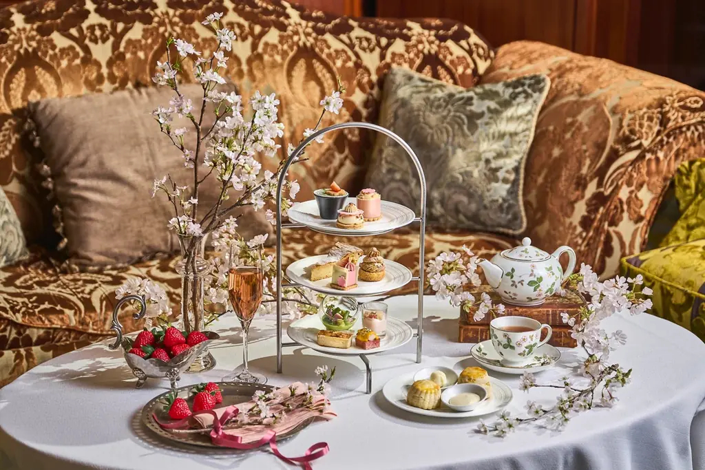 【ザ・リッツ・カールトン大阪】ホテルでラグジュアリーに楽しむ春のストロベリーシーズン 苺と桜が織りなす華やぎに満ちたアフタヌーンティーとアフタヌーンブッフェを開催 画像 6