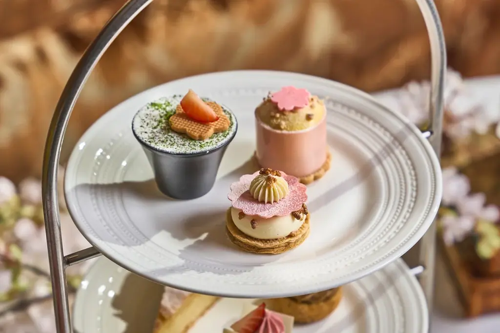 【ザ・リッツ・カールトン大阪】ホテルでラグジュアリーに楽しむ春のストロベリーシーズン 苺と桜が織りなす華やぎに満ちたアフタヌーンティーとアフタヌーンブッフェを開催 画像 7