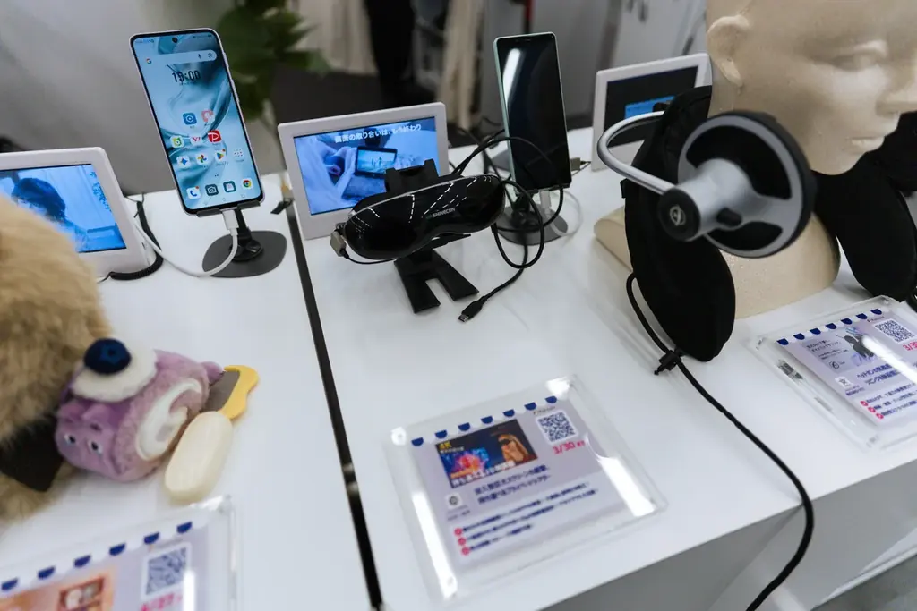 【Makuakeにて好評販売中】実機を体験できる！品川にてオフライン展示を開始いたしました！完全没入型1000インチ持ち運べるプライベートシアター「A18ヘッドマウントディスプレイ」 画像 2