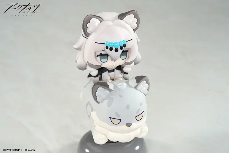 『HappyShake アークナイツ 完成品フィギュア』の「シルバーアッシュ」「プラマニクス」が登場。 画像 16