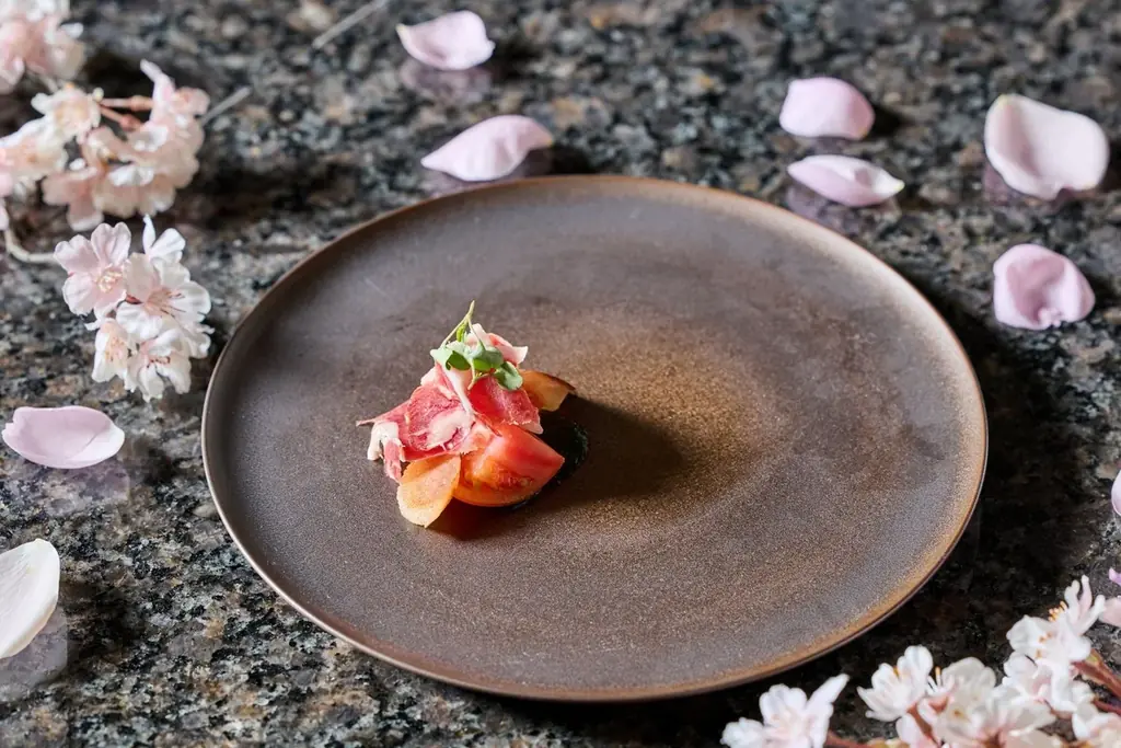 【名古屋】【ホテル開業10周年】桜鯛、鰆、いちごなど旬の食材で春を満喫！『五感で楽しむ春の特別コース～桜華～』販売 画像 2