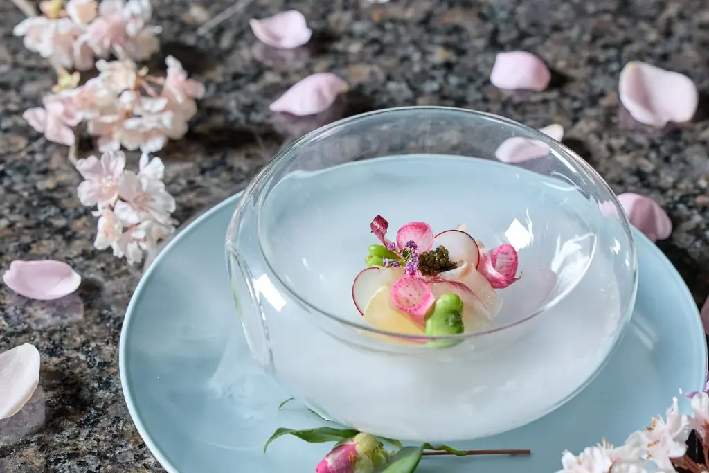 【名古屋】【ホテル開業10周年】桜鯛、鰆、いちごなど旬の食材で春を満喫！『五感で楽しむ春の特別コース～桜華～』販売 画像 3