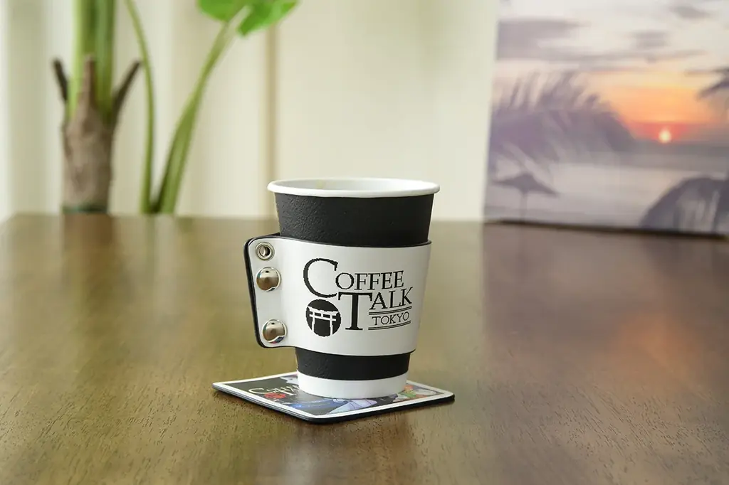 『コーヒートーク』シリーズ初のムック本が2月25日に発売。寒い日にピッタリのカップスリーブとコースターがセットに 画像 1