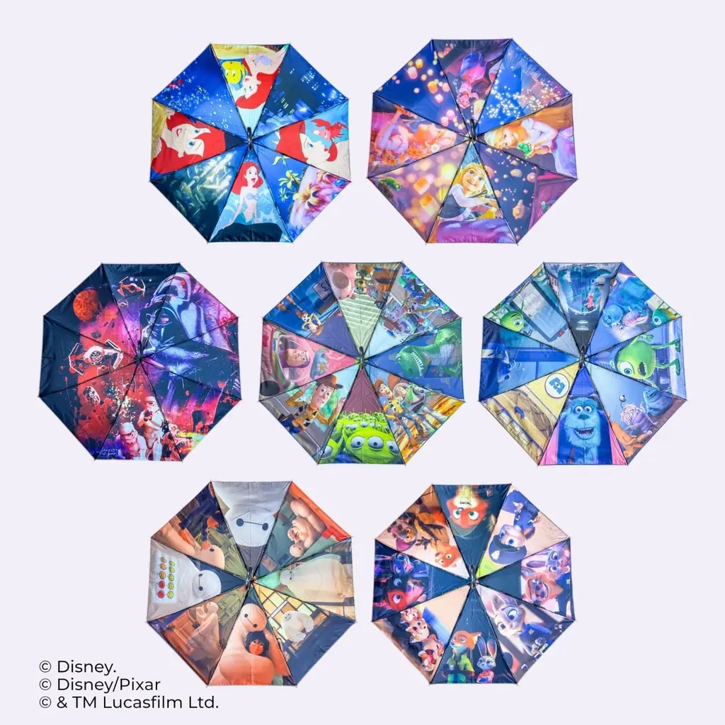 【ディズニー、ピクサー】傘を開けば、映画の世界観広がる。「晴雨兼用両面印刷折りたたみ傘」全7種、銀座三越「Disney THE MARKET 2026 in 銀座三越」にて2月25日より先行販売開始 画像 1