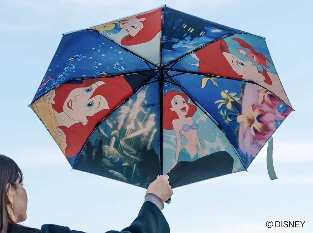 【ディズニー、ピクサー】傘を開けば、映画の世界観広がる。「晴雨兼用両面印刷折りたたみ傘」全7種、銀座三越「Disney THE MARKET 2026 in 銀座三越」にて2月25日より先行販売開始 画像 2