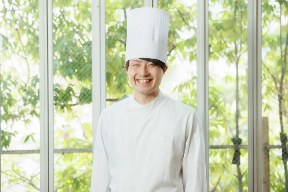 【神戸北野ホテル】満開春桜といちごのスイーツビュッフェ　～春のツートップ！「いちごのミル・ミルフィーユ」＆「こぼれいちご」～ 画像 2