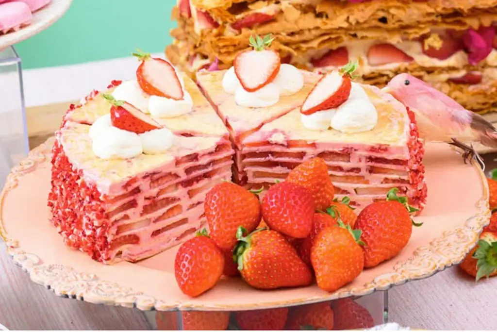 【神戸北野ホテル】満開春桜といちごのスイーツビュッフェ　～春のツートップ！「いちごのミル・ミルフィーユ」＆「こぼれいちご」～ 画像 3