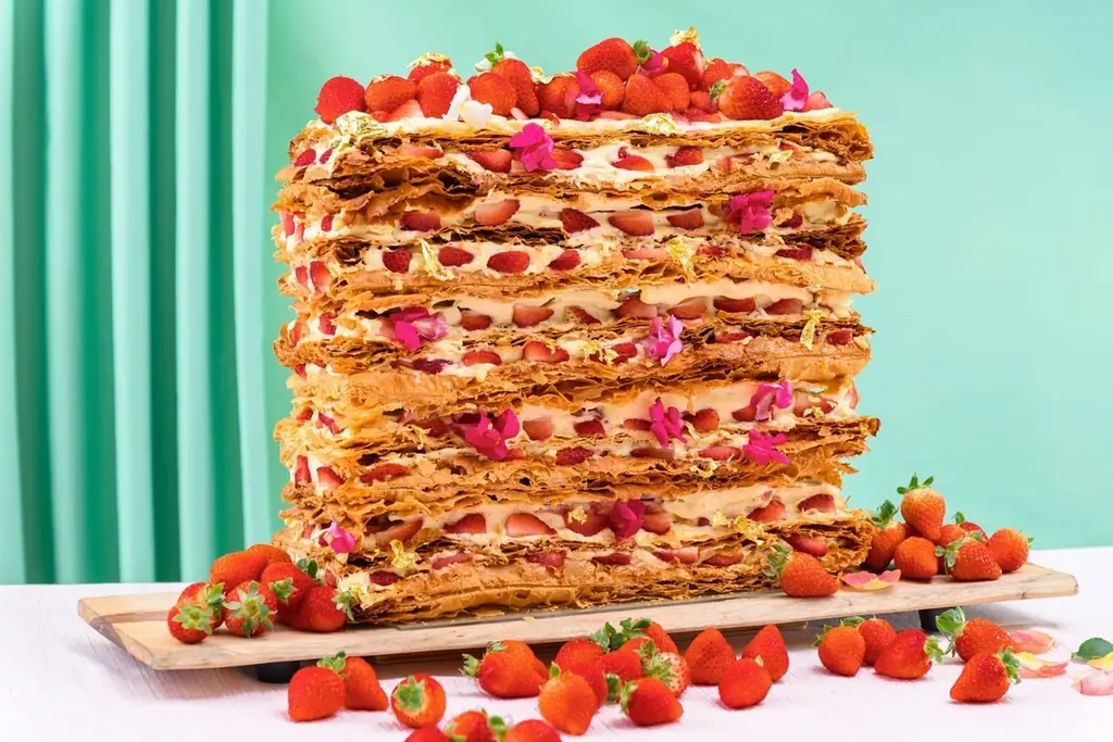 【神戸北野ホテル】満開春桜といちごのスイーツビュッフェ　～春のツートップ！「いちごのミル・ミルフィーユ」＆「こぼれいちご」～ 画像 6