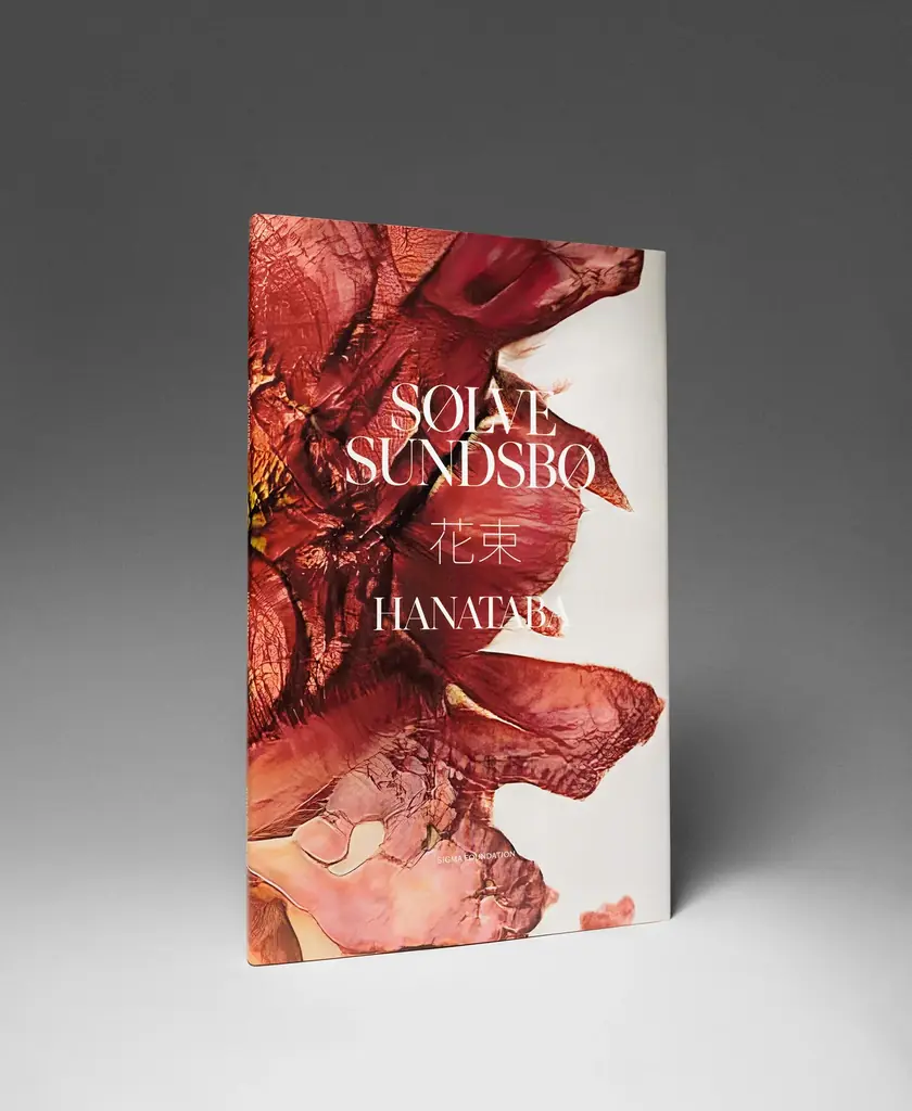 2月26日発売 写真集『Hanataba』—AIが描く架空の花