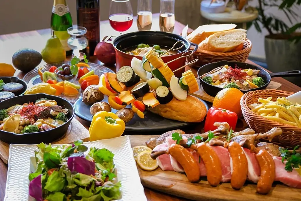 【３周年記念コラボイベント開催】「BYUCCA glamping-ビュッカ-」が3周年。江田島ラー油作り体験や絶品坦々うどん、夜のバータイムなど、Sugos Café とのコラボ企画を実施 画像 2