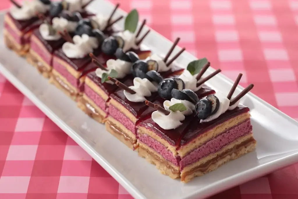 【3月4日〜】スイパラ春限定「ストロベリーフェア」開催！いちご尽くしのスイーツ＆濃厚生キャラメル×カシスの新作ケーキ登場 画像 7