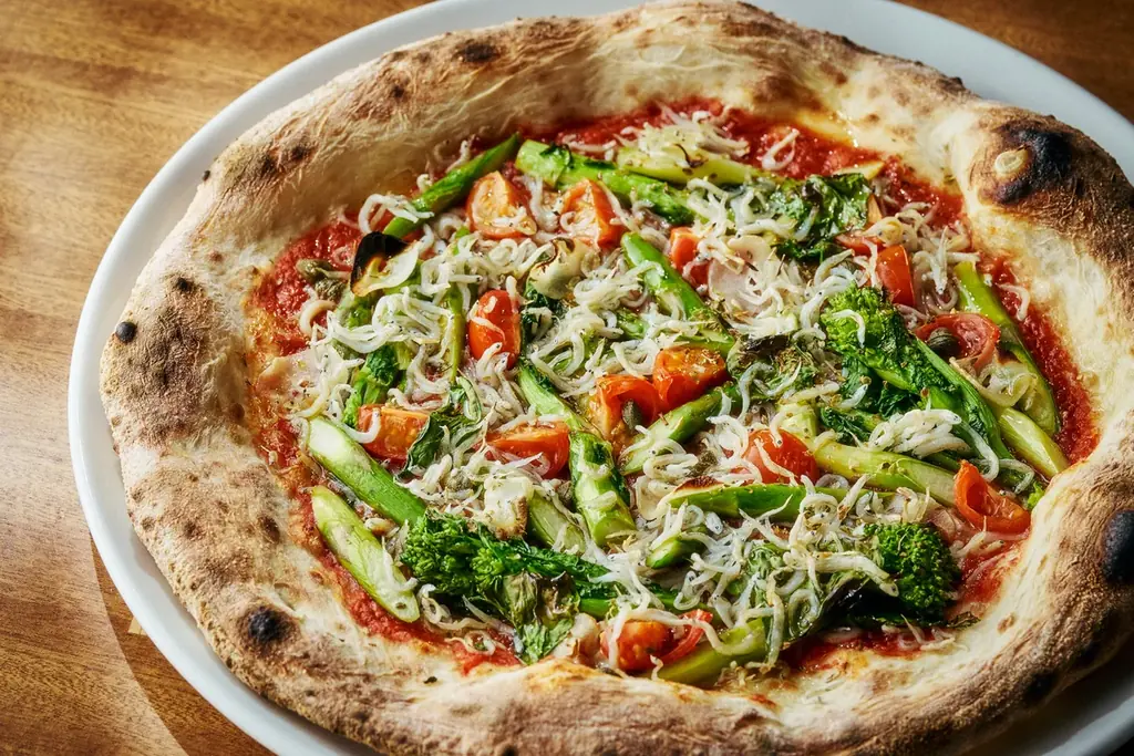 ホワイトアスパラガスを添えたローストビーフなど6種から選べるメインと約20種の春食材の前菜＆チェリーや抹茶をつかったスイーツも堪能　テラス席やシャンパンフリーフロー付プランも選べる春のセミビュッフェ 画像 10