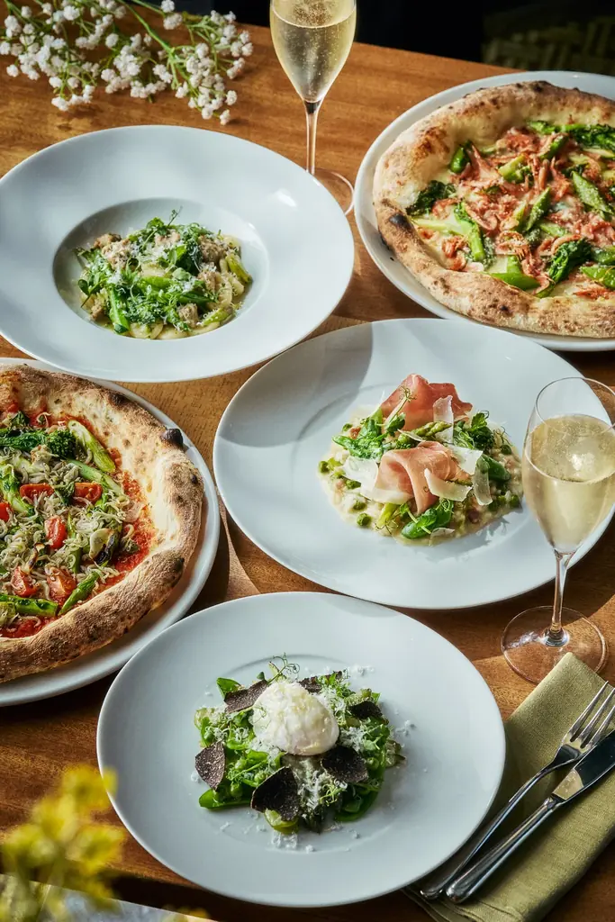 ホワイトアスパラガスを添えたローストビーフなど6種から選べるメインと約20種の春食材の前菜＆チェリーや抹茶をつかったスイーツも堪能　テラス席やシャンパンフリーフロー付プランも選べる春のセミビュッフェ 画像 2