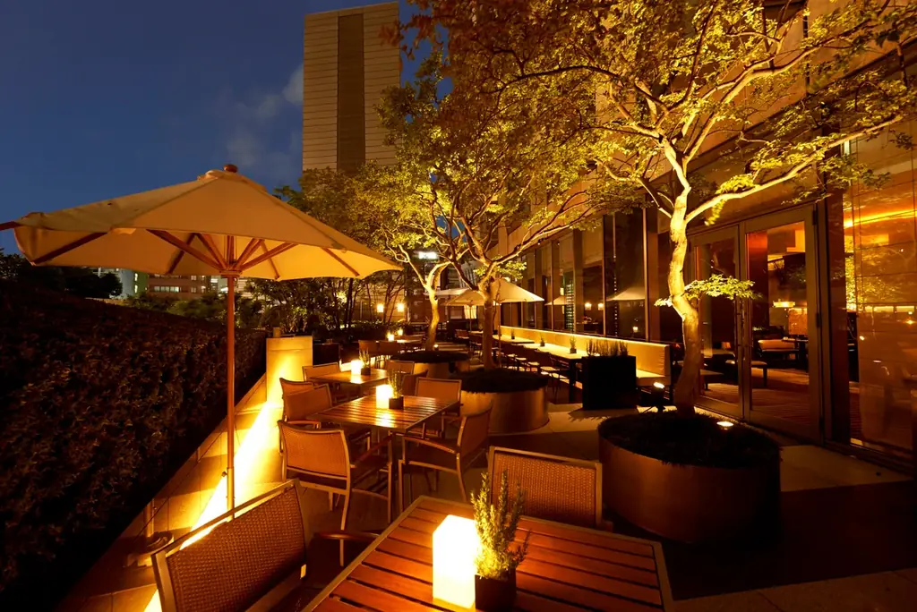 ホワイトアスパラガスを添えたローストビーフなど6種から選べるメインと約20種の春食材の前菜＆チェリーや抹茶をつかったスイーツも堪能　テラス席やシャンパンフリーフロー付プランも選べる春のセミビュッフェ 画像 8