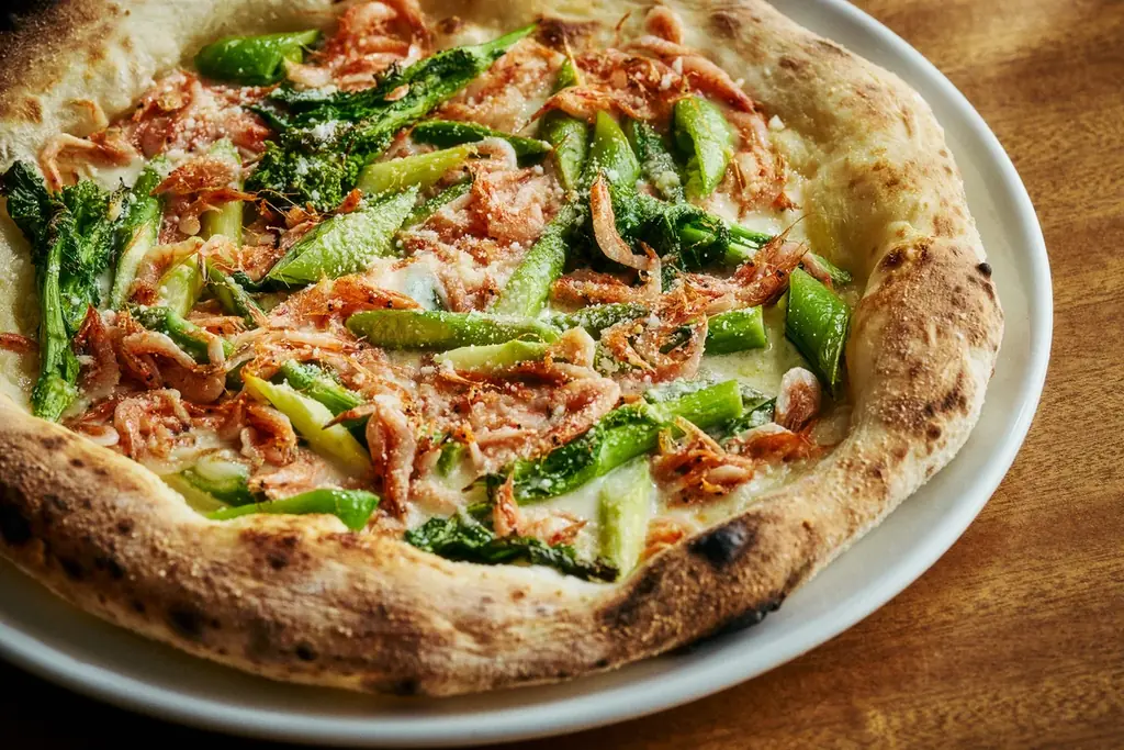 ホワイトアスパラガスを添えたローストビーフなど6種から選べるメインと約20種の春食材の前菜＆チェリーや抹茶をつかったスイーツも堪能　テラス席やシャンパンフリーフロー付プランも選べる春のセミビュッフェ 画像 9