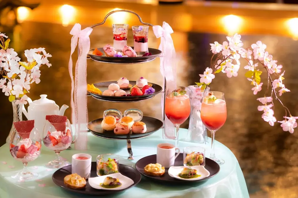 3/16開始　神戸ポートピアの桜と苺アフタヌーンティー