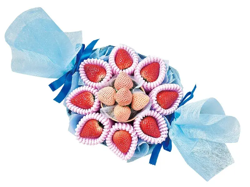 紅白のいちごが花束に！？ホワイトデーの常識を変える　フルーツのプロ厳選の華やかな特別ギフト 画像 6