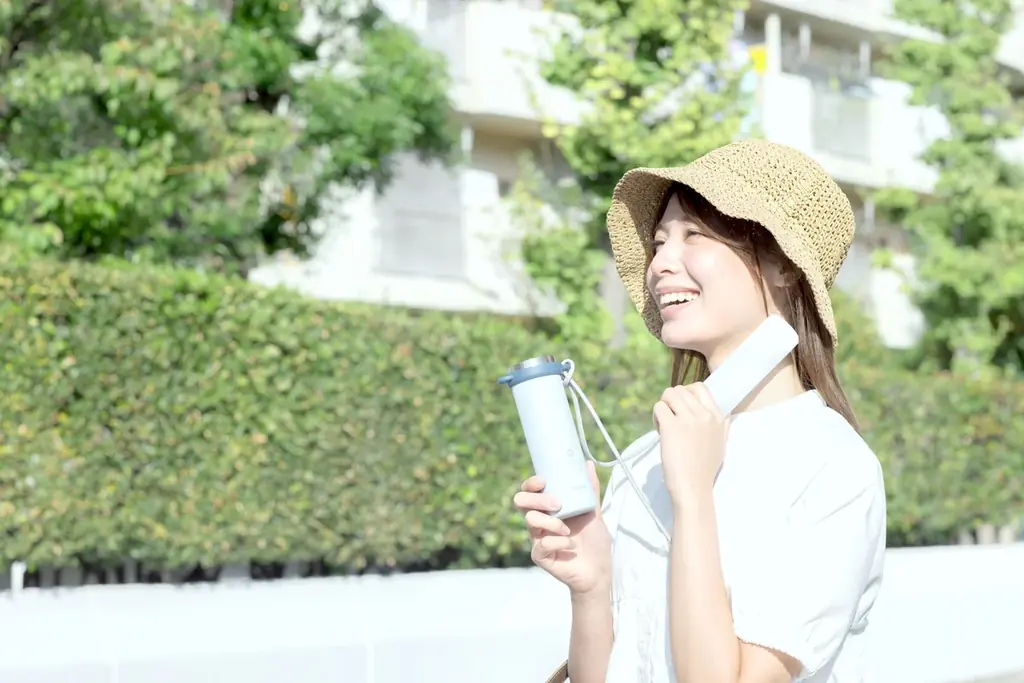 ピーコック魔法瓶　昨年大ヒットの携帯保冷氷のう「アイスパック」シリーズ主力の「ミニアイスパック」に、「ストラップ付き」モデルが新登場！ 画像 1