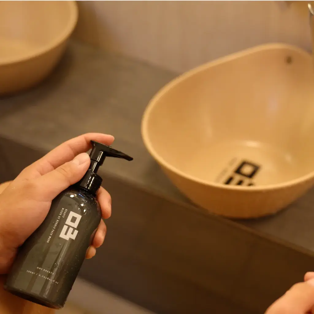 スポーツビューティーブランド「ONE BREATH（ワンブレス）」× 中野の人気銭湯「松本湯」初コラボ開催。顔の上で液体から泡へ変化する“新感覚洗顔”を体験 画像 4