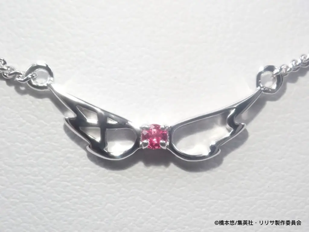 TVアニメ「2.5次元の誘惑」×宝石専門店KARATZ　“本物の宝石”で彩るキャラクタージュエリー登場！天然宝石が輝く本格アイテムと豪華グッズ6種を展開 画像 6