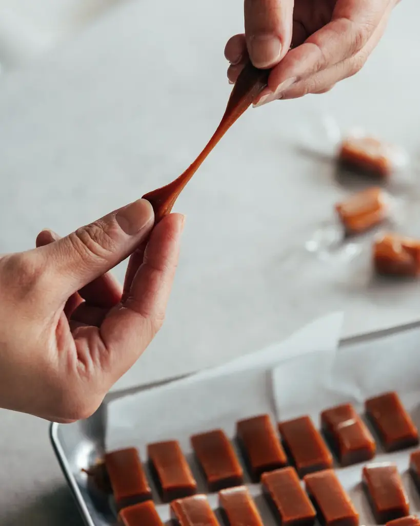 【新商品】ミルクティー味のお菓子ブランド「tea with milk」より“生”食感の〈プレミアム ミルクティーキャラメル〉誕生。fragolaとコラボ、渋谷駅直結で2週間先行販売 画像 2